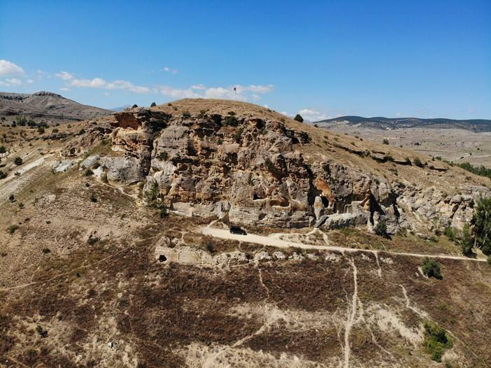 Gümüşhane’nin Sümela’sı Çakırkaya Manastırı kuşlara yuva oldu 13